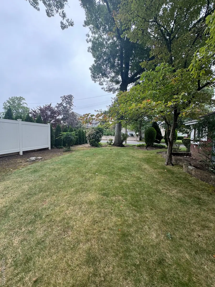 34 Hawthorne Avenue, Rockville Centre, NY 11570 - #3