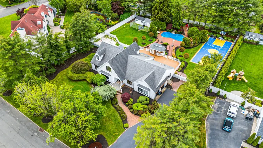 4 Miller Farms Court, Miller Place, NY 11764 - Image #2