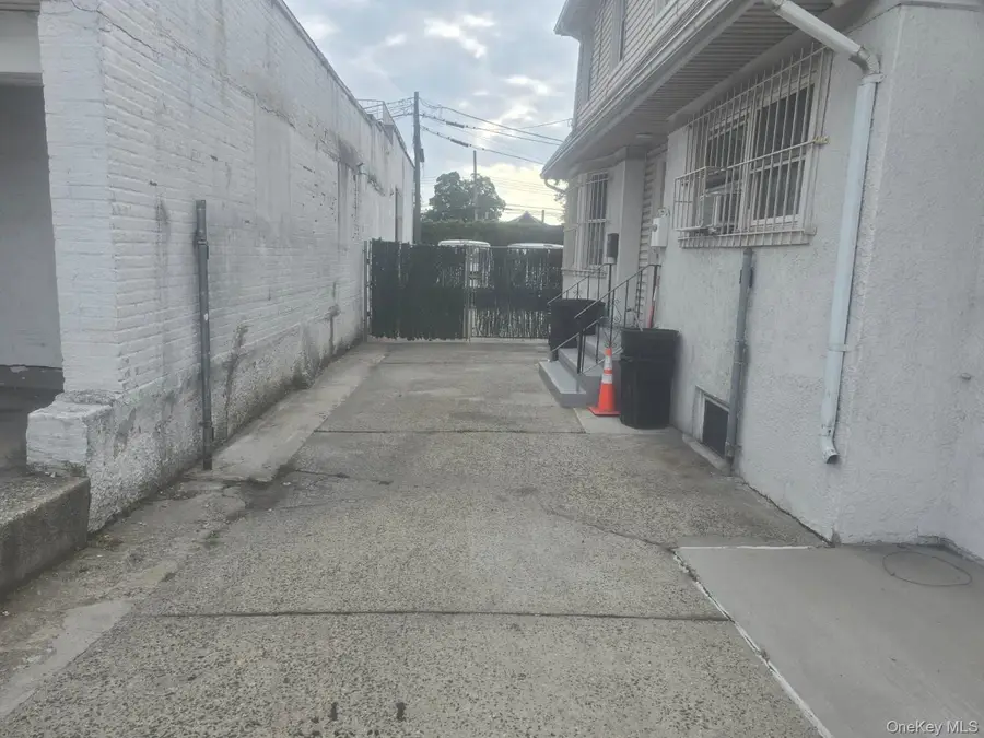 112-03 95th Avenue, South Richmond Hill, NY 11419 - Image #2