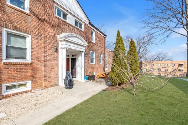 150-77 Village Road #59D, Jamaica Hills, NY 11432