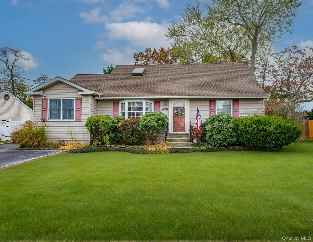 226 Sears Road, West Islip, NY 11795 - Image #1