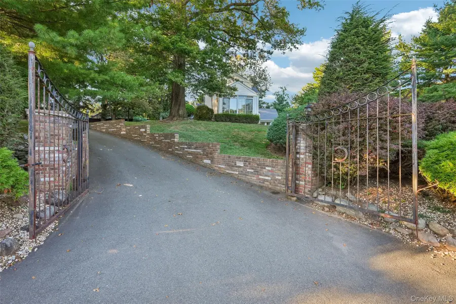 8 Abbey Road, Orangeburg, NY 10962 - Image #3