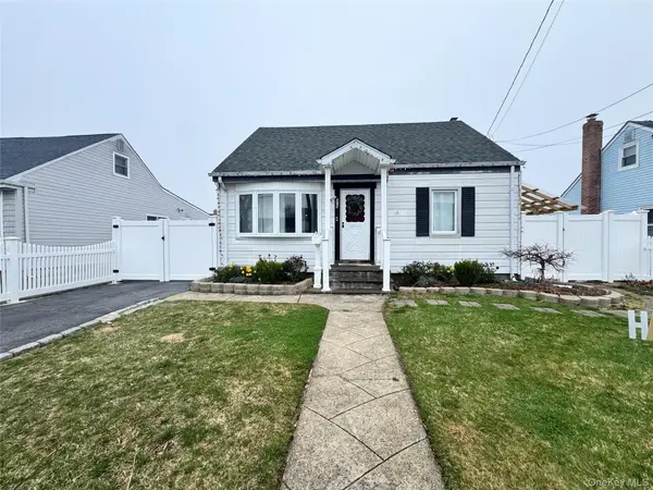 315 Cedar Court, Copiague, NY 11726