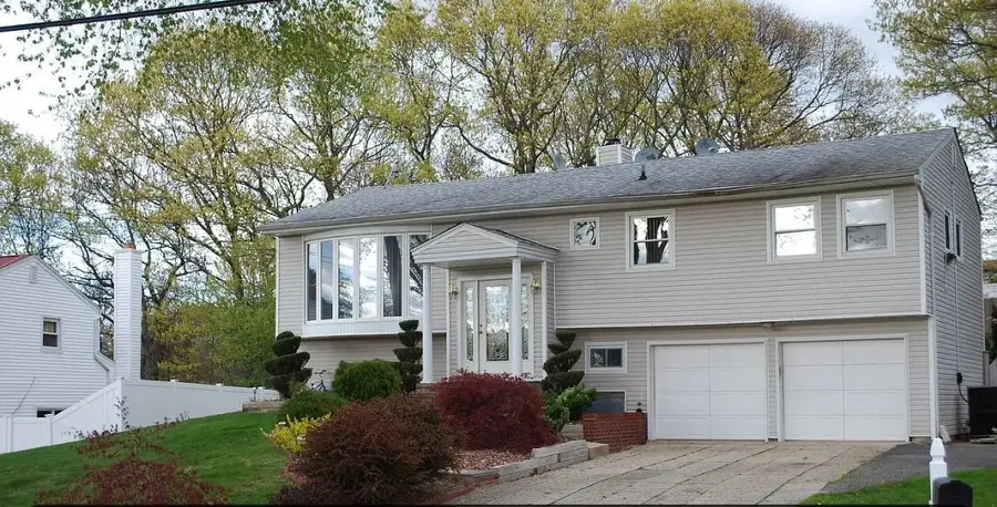 23 Ridge Court, Smithtown, NY 11788 - Image #2