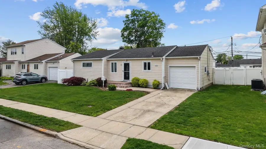 21 Peter Lane, Plainview, NY 11803 - #3