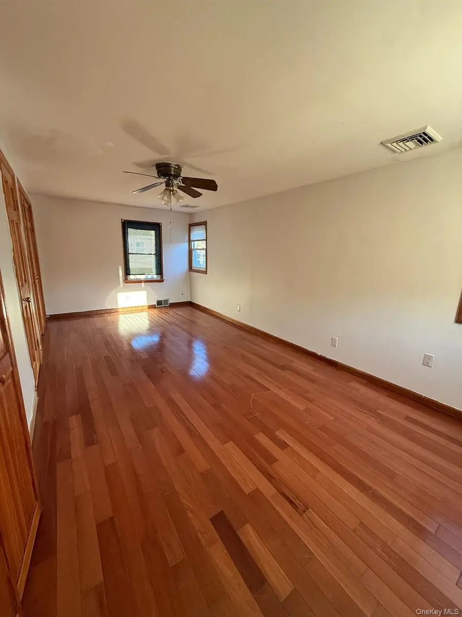 31 Broadmoor Lane, Westbury, NY 11590 - Image #2