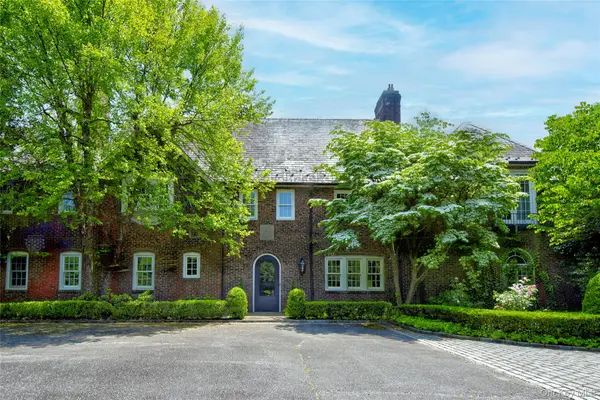 9 Meadow Spring Lane, Glen Cove, NY 11542