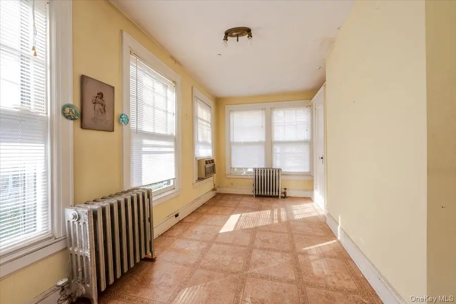 4627 Jayson Avenue, Great Neck, NY 11020 - Image #3