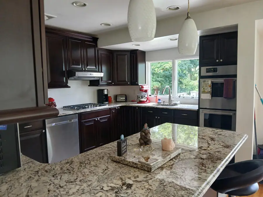 11 Dale Lane, Hauppauge, NY 11788 - Image #2