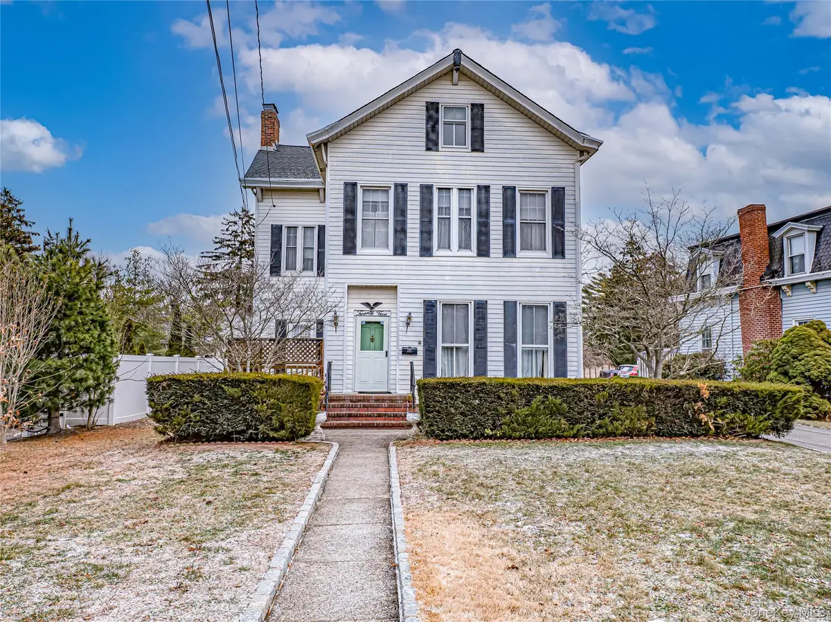 25 Shore Lane, Bay Shore, NY 11706 - Image #1