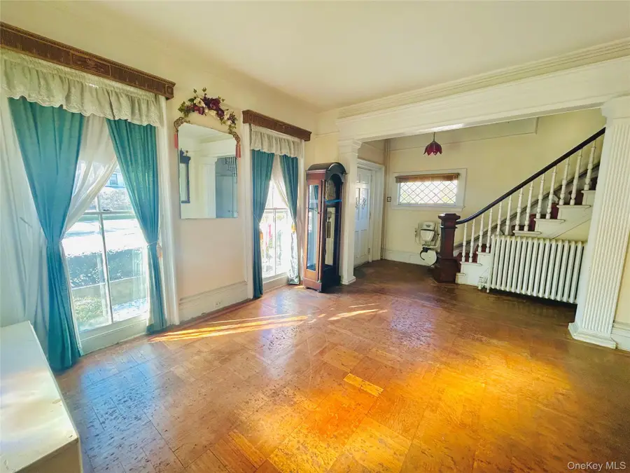 25 Shore Lane, Bay Shore, NY 11706 - Image #3