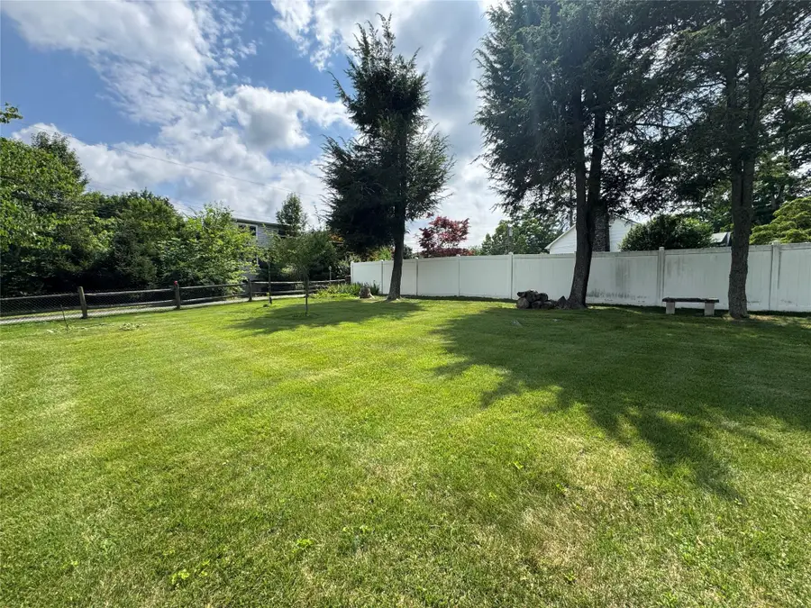 11 Knollcrest Drive, New Fairfield, CT 06812 - #3