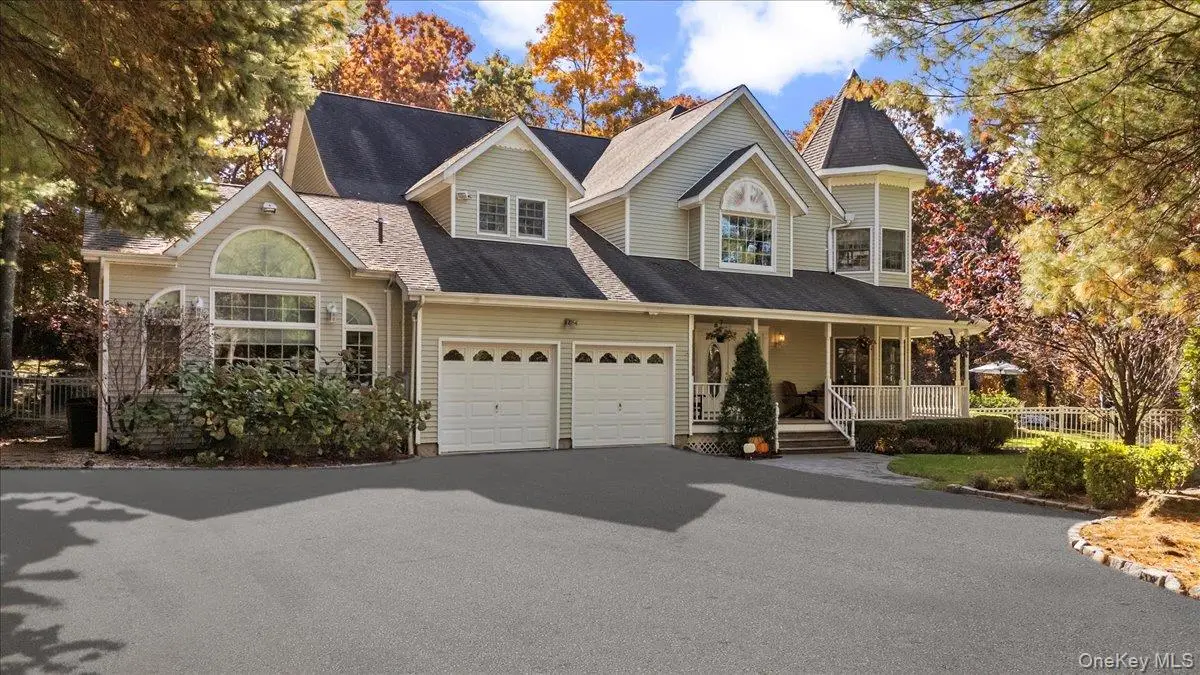 1040 Washington Avenue, Plainview, NY 11803 - #1