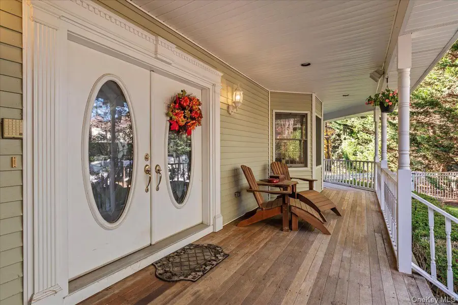 1040 Washington Avenue, Plainview, NY 11803 - #3