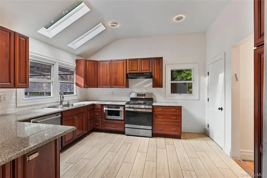 11 Brookview Boulevard, Chestnut Ridge, NY 10977 - Image #3