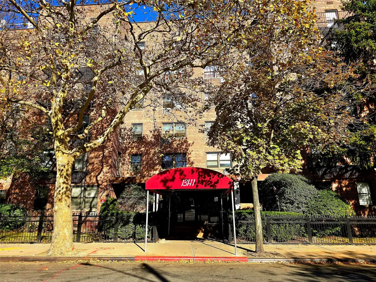 131-11 Kew Gardens Rd #5F, Richmond Hill, NY 11418 - Image #1