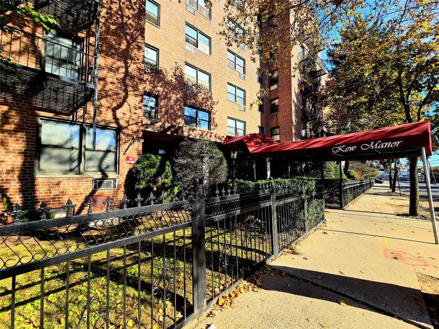 131-11 Kew Gardens Rd #5F, Richmond Hill, NY 11418 - Image #2