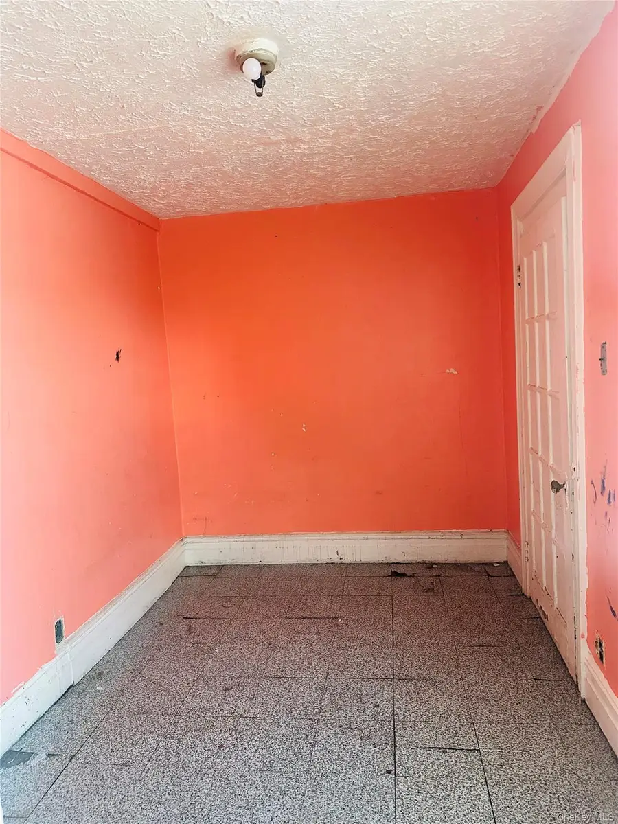 2931 Yates Avenue, Bronx, NY 10469 - #2