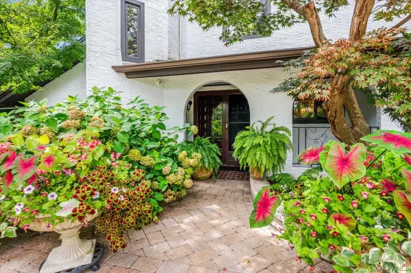 50 Cedar Lane, Babylon, NY 11702