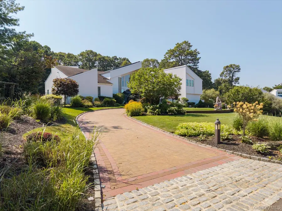 9 Scenic View Court, Dix Hills, NY 11746 - Image #3