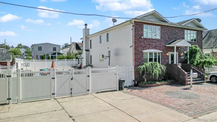 124 Virginia Avenue, Staten Island, NY 10305 - Image #3