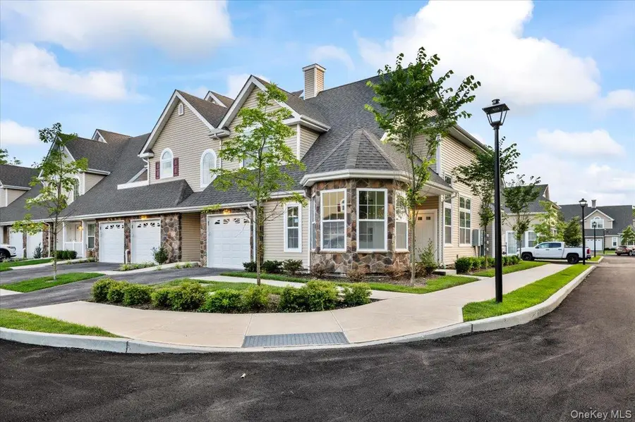 21 Steven Circle #21, Dix Hills, NY 11746 - Image #2