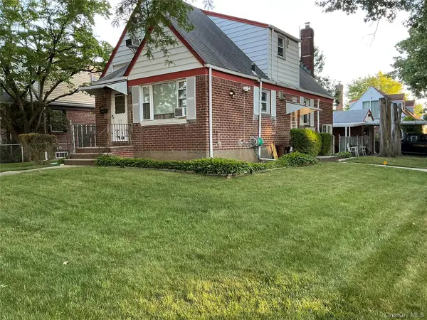 7904 268th Street, Glen Oaks, NY 11004