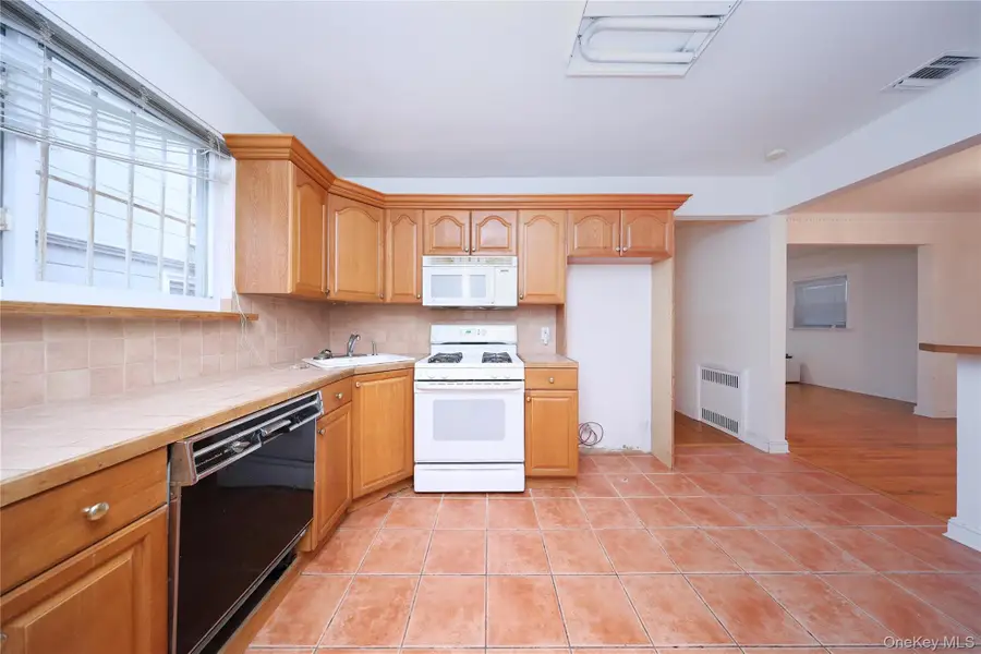 75-59 195th Street, Fresh Meadows, NY 11366 - Image #3