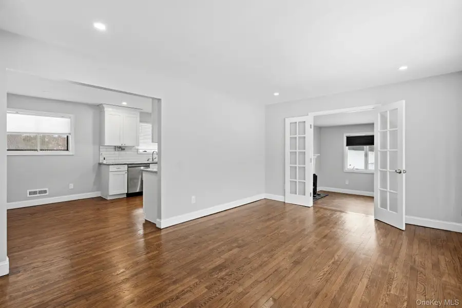 16 Blackman Street, Smithtown, NY 11787 - Image #3