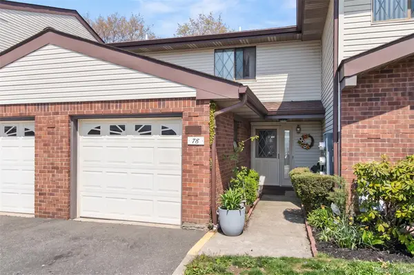 78 Cambridge Drive W, Copiague, NY 11726