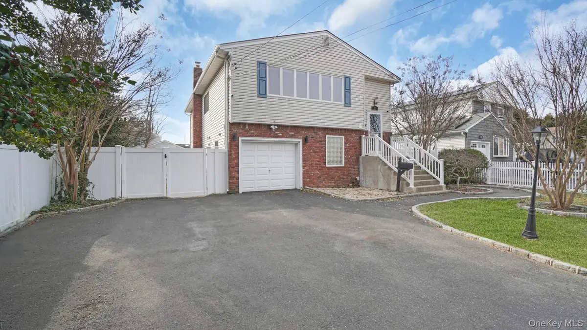 23 Madeline Lane, West Babylon, NY 11704 - Image #1