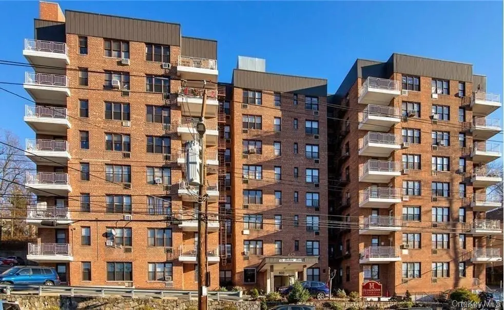 678 Warburton Avenue #6L, Yonkers, NY 10701 - Image #1