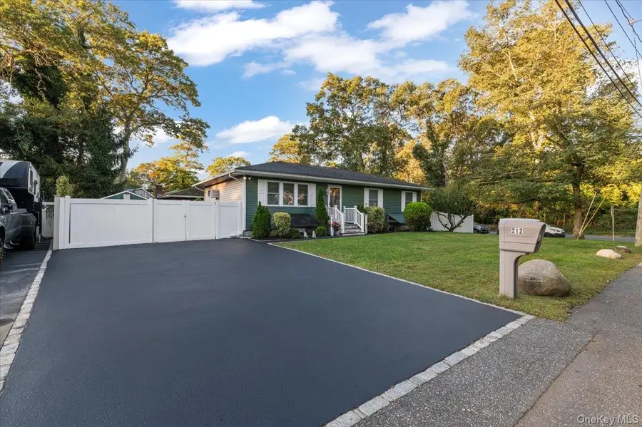 212 Locust Drive, Rocky Point, NY 11778 - Image #2