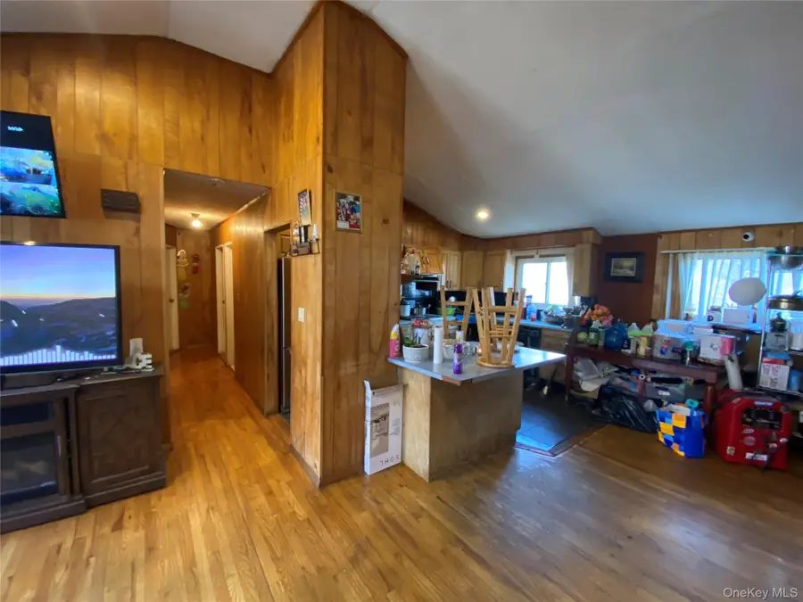 50 Montauk Avenue, Brentwood, NY 11717 - Image #3