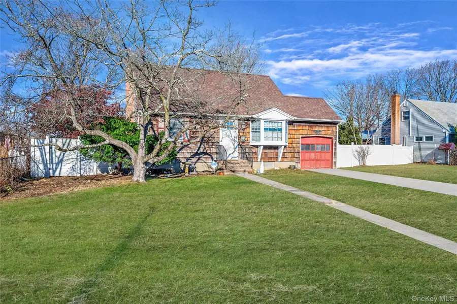 360 Arcadia Drive, West Islip, NY 11795 - Image #2