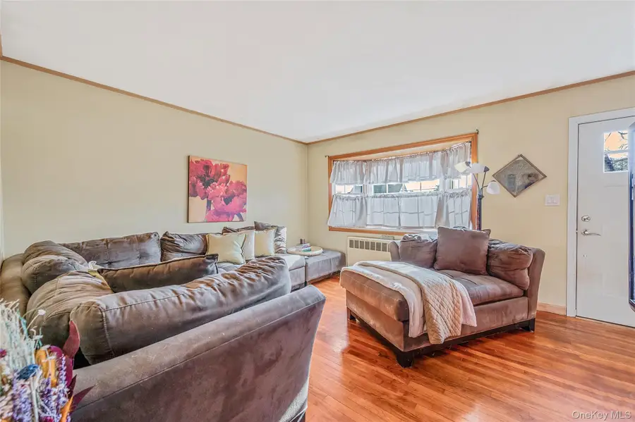 360 Arcadia Drive, West Islip, NY 11795 - Image #3