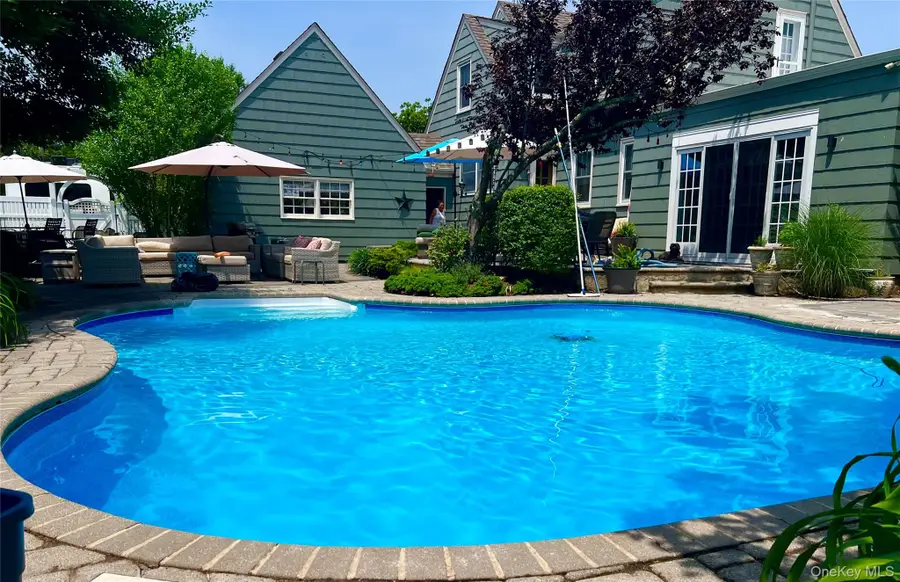 102 Shinnecock Avenue, Massapequa, NY 11758 - Image #2