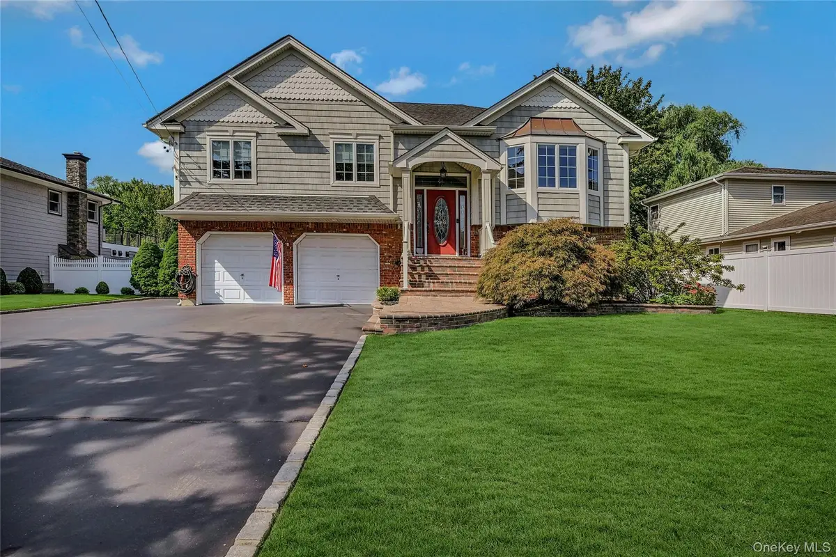 30 W Shore Road, Oakdale, NY 11769 - Image #1