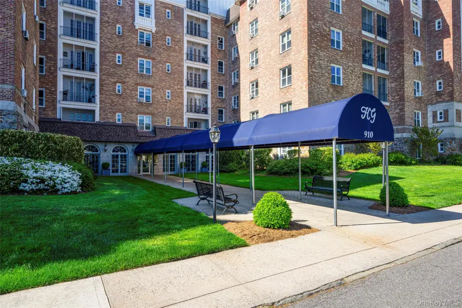 910 Stuart Avenue #2J, Mamaroneck, NY 10543 - #2