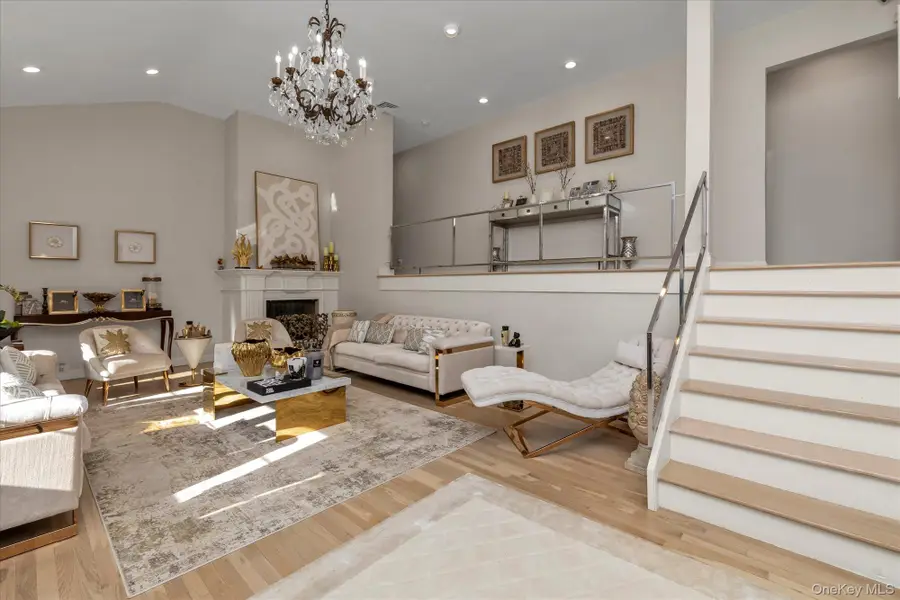 47 Pinewood Road, Roslyn, NY 11576 - Image #3