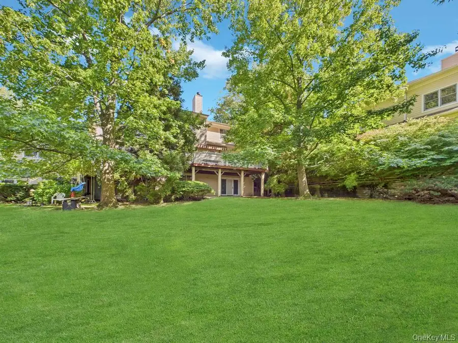 428 Toftree Court, Roslyn, NY 11576 - Image #3