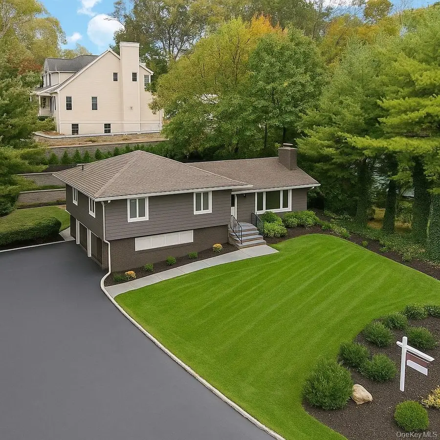 33 Scudders Lane, Glen Head, NY 11545 - Image #2