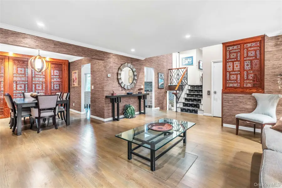 36 Burton Avenue, Plainview, NY 11803 - Image #2