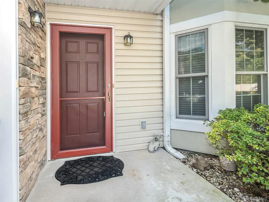 103 Pond View Drive, Port Washington, NY 11050 - Image #2