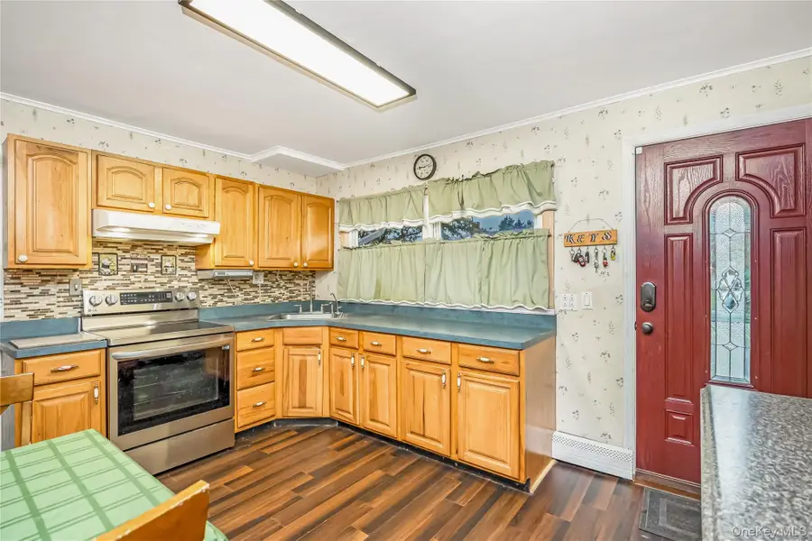 60 Tiptop Lane, Hicksville, NY 11801 - Image #3