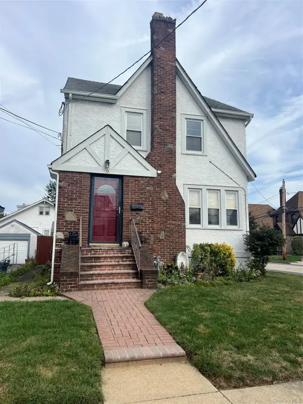 90 Pearsall Avenue, Lynbrook, NY 11563