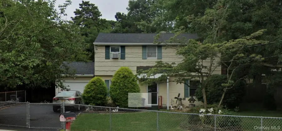 4 Johnson Court, Centereach, NY 11720 - Image #3