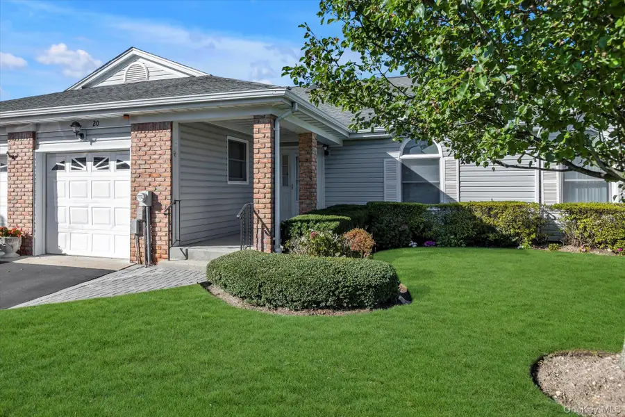 20 Primrose Lane, North Babylon, NY 11703 - Image #2