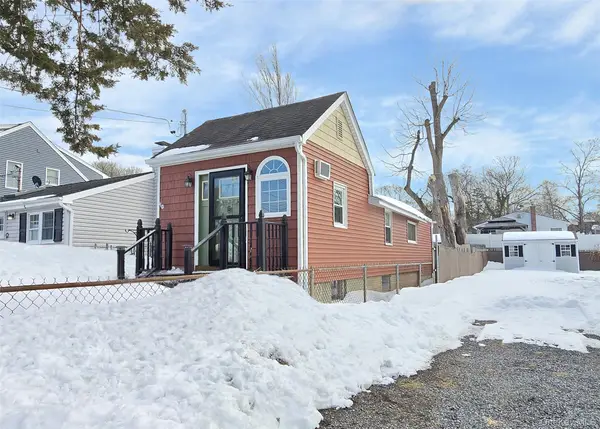 84 Wyona Avenue, Selden, NY 11784