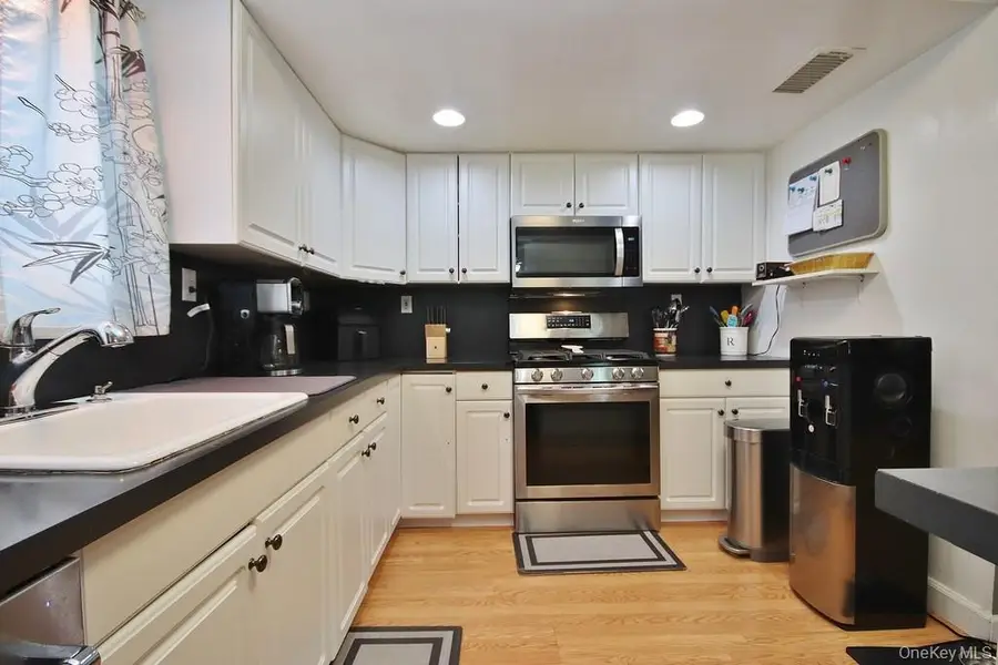 4 Ivy Place, Hartsdale, NY 10530 - Image #3